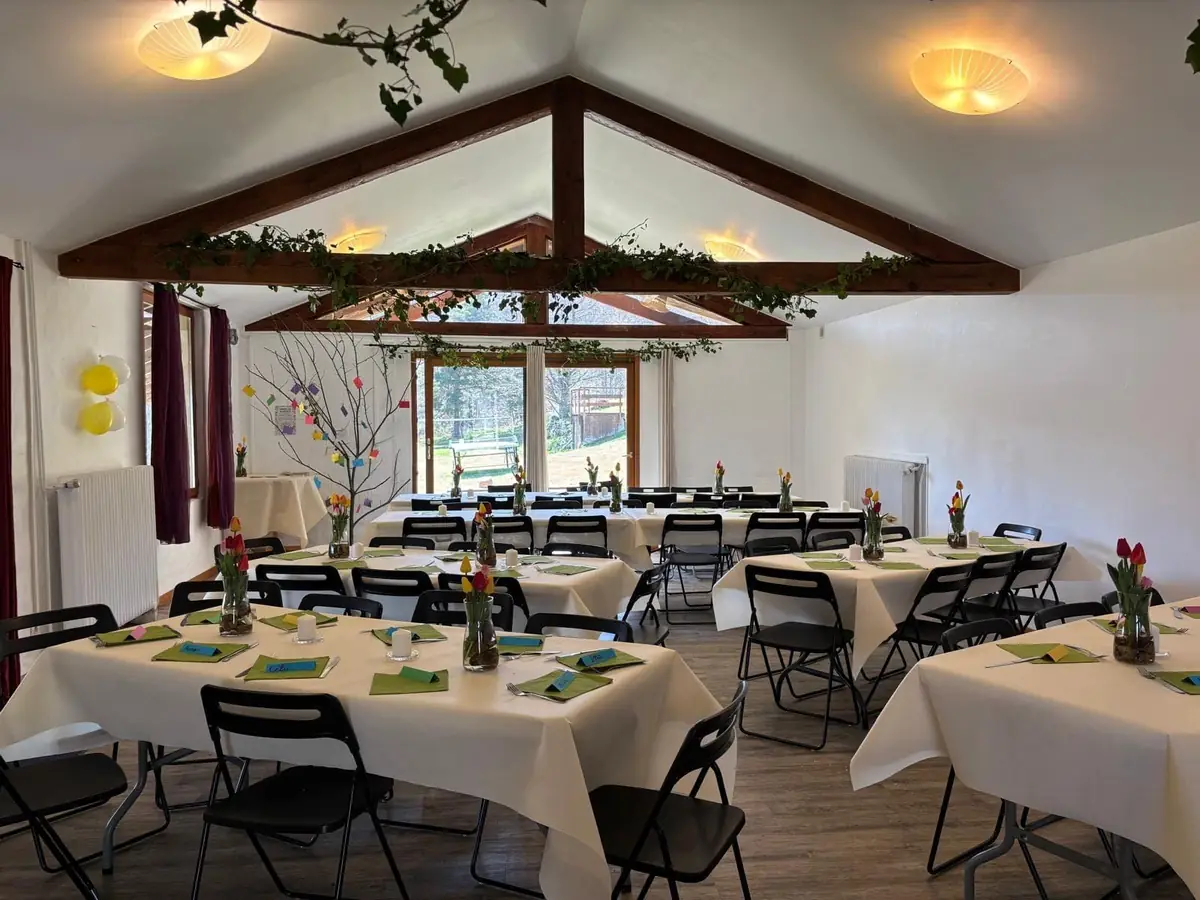 La Salle du Haut dressée pour une fête
